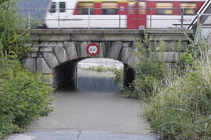 Routes, ponts, cols, chemins de fer, "les infrastructures ont largement contribué à faire de la Suisse, jadis parent pauvre de l'Europe, la Suisse prospère que nous connaissons", selon les organisateurs des Journées du Patrimoine (image d'illustration). © KEYSTONE/MAXIME SCHMID